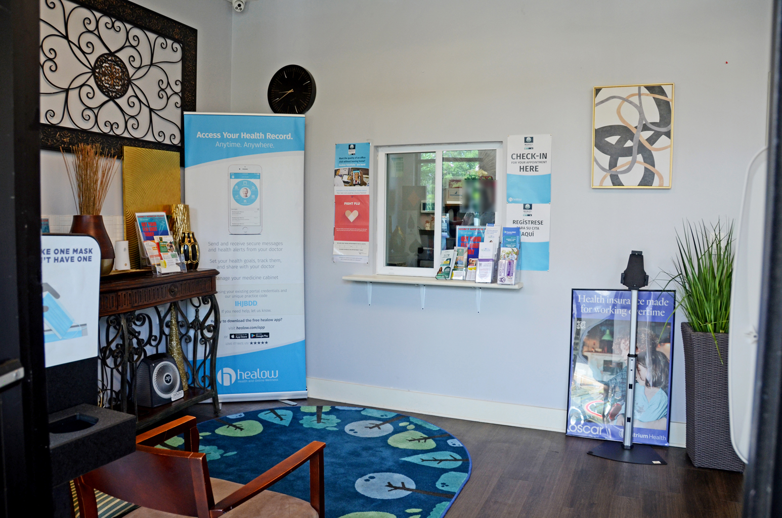 Patient Consultation & Vitals Station